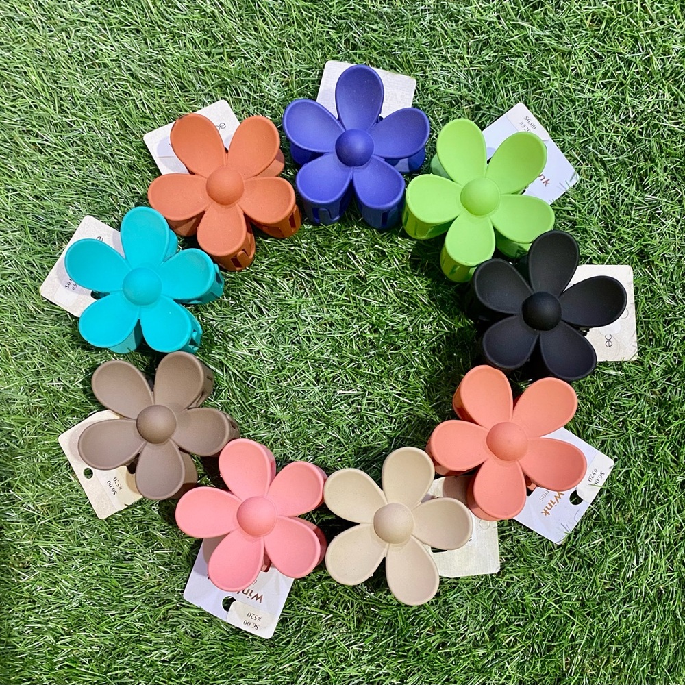 BRAND NEW WITH TAGS Matte Flower Hair Claw Clips – Assorted Colors